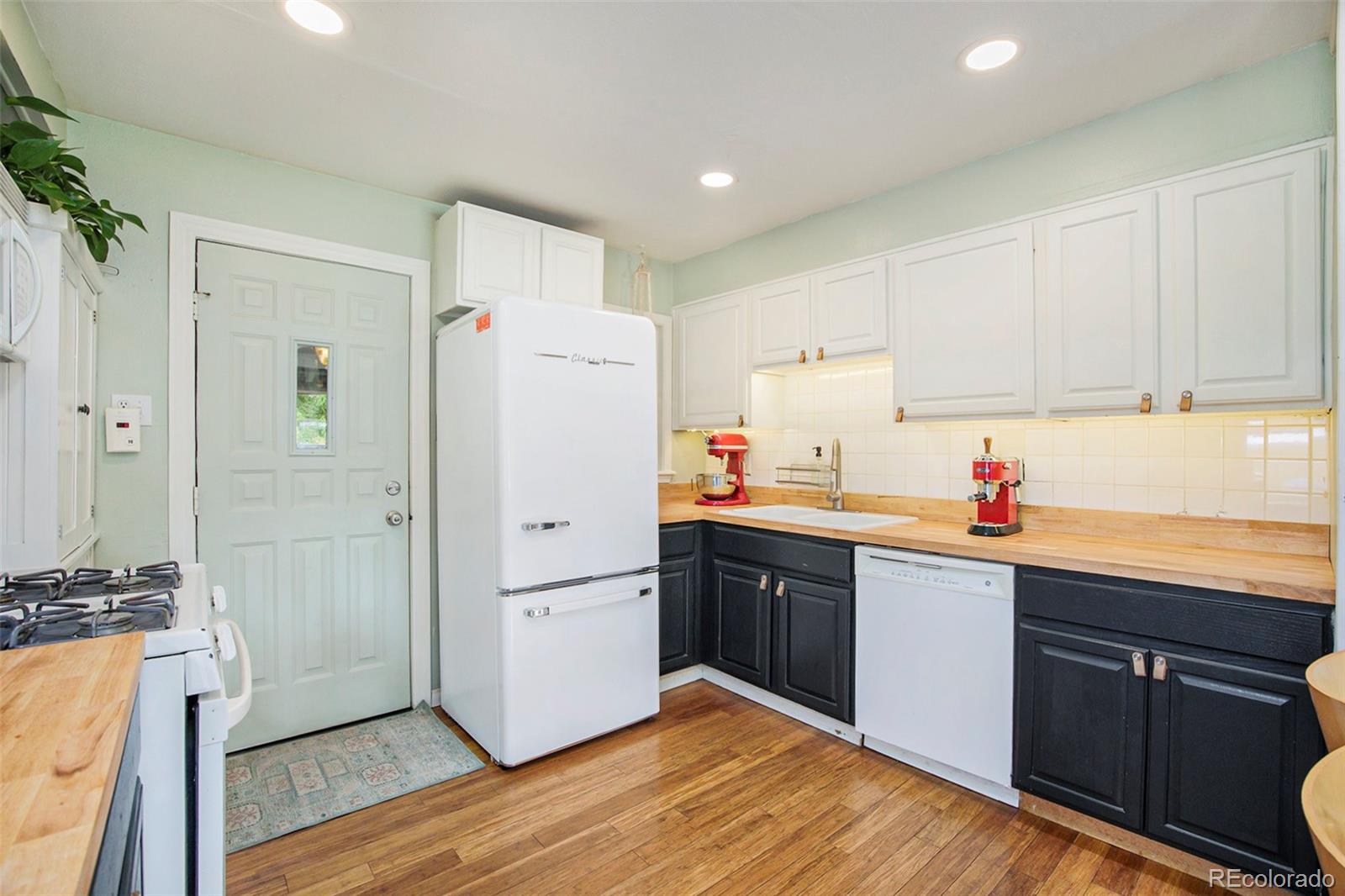 MLS Image #7 for 2595 s irving street,denver, Colorado
