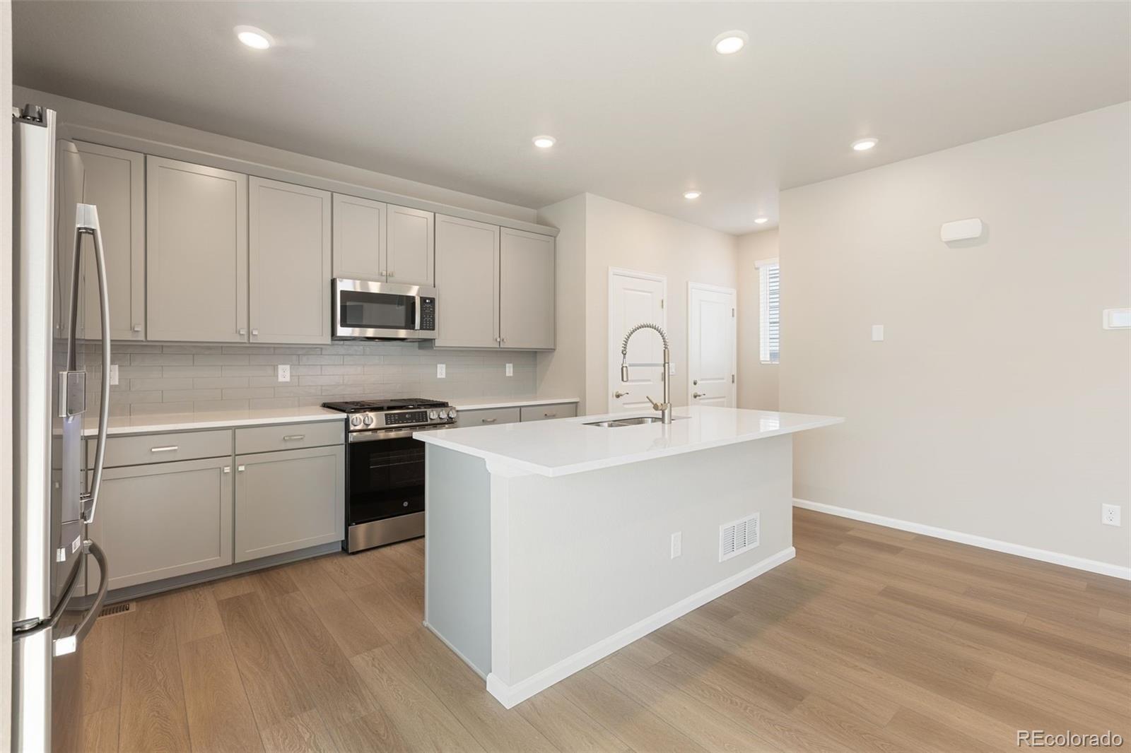 MLS Image #2 for 21011 e 63rd drive,aurora, Colorado