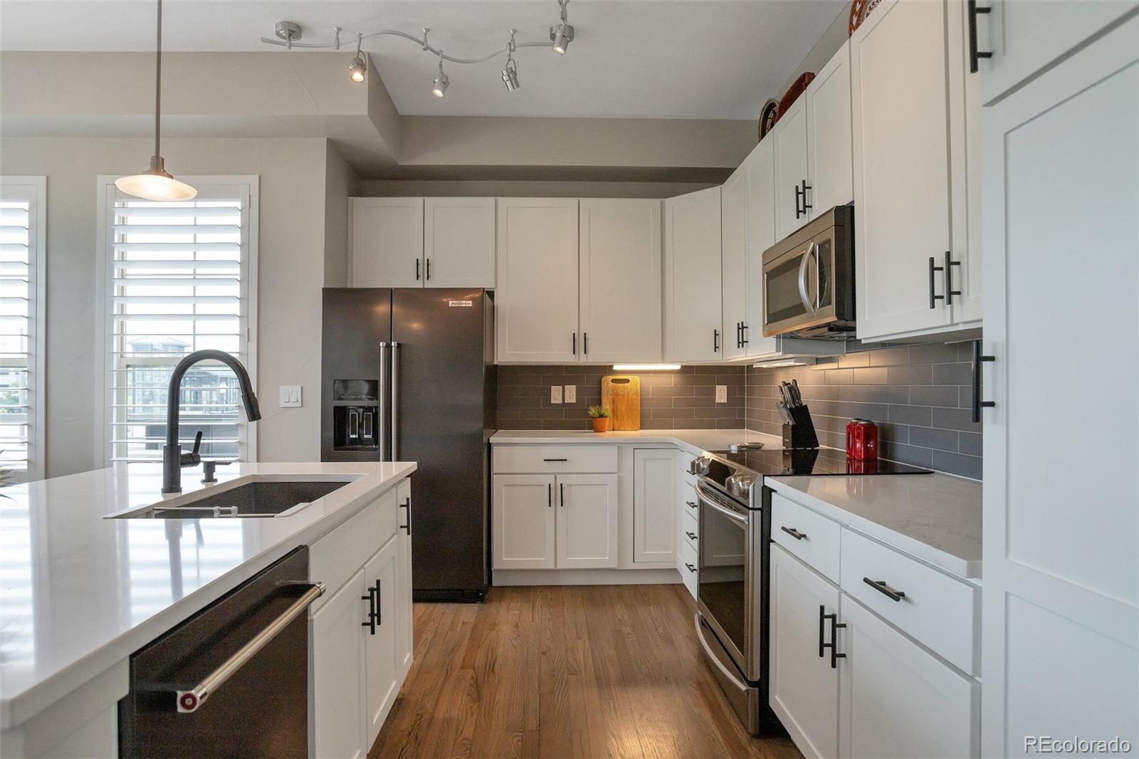 MLS Image #3 for 10111  inverness main street 301,englewood, Colorado