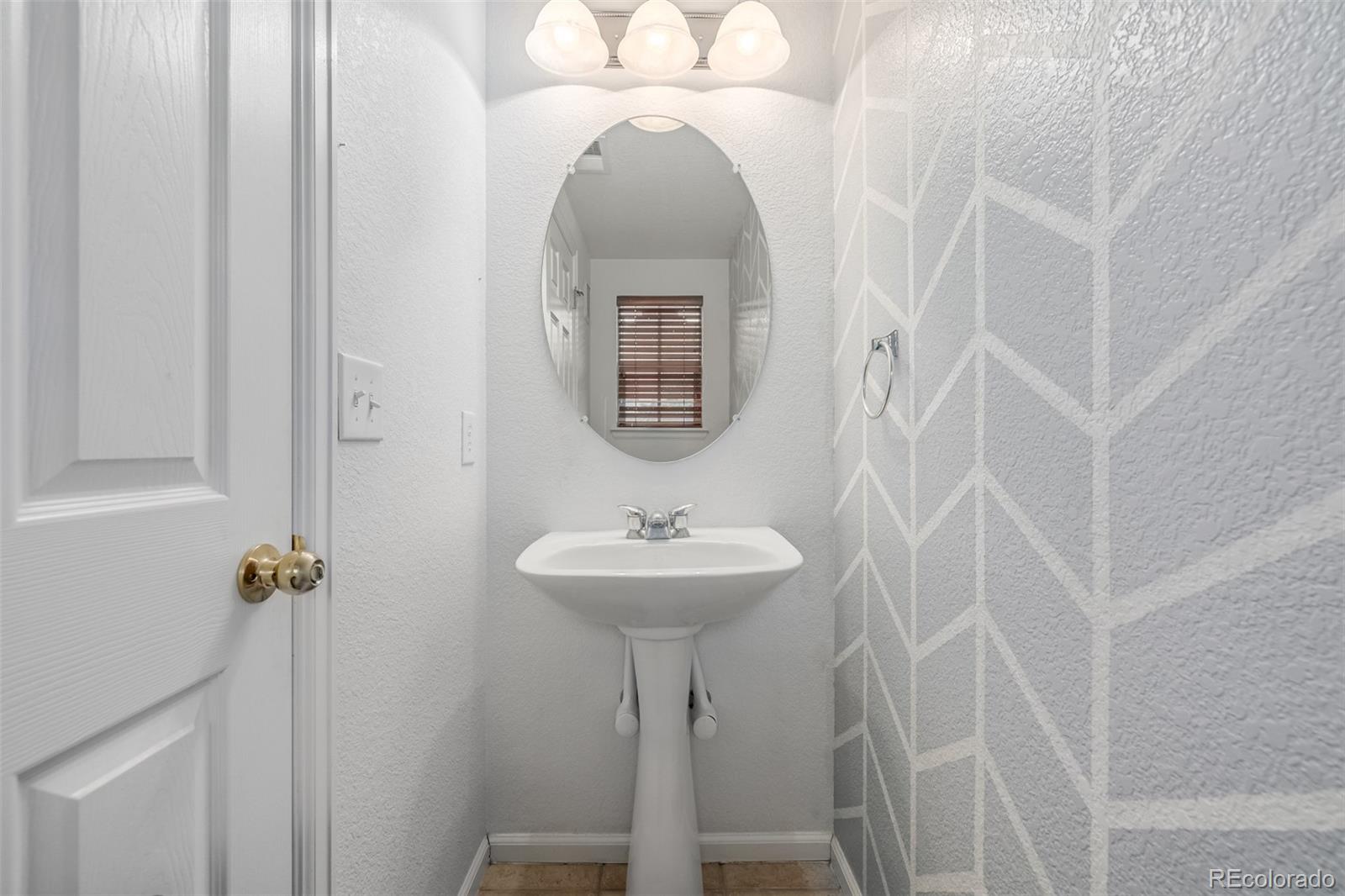 MLS Image #13 for 7777 e 23rd avenue,denver, Colorado