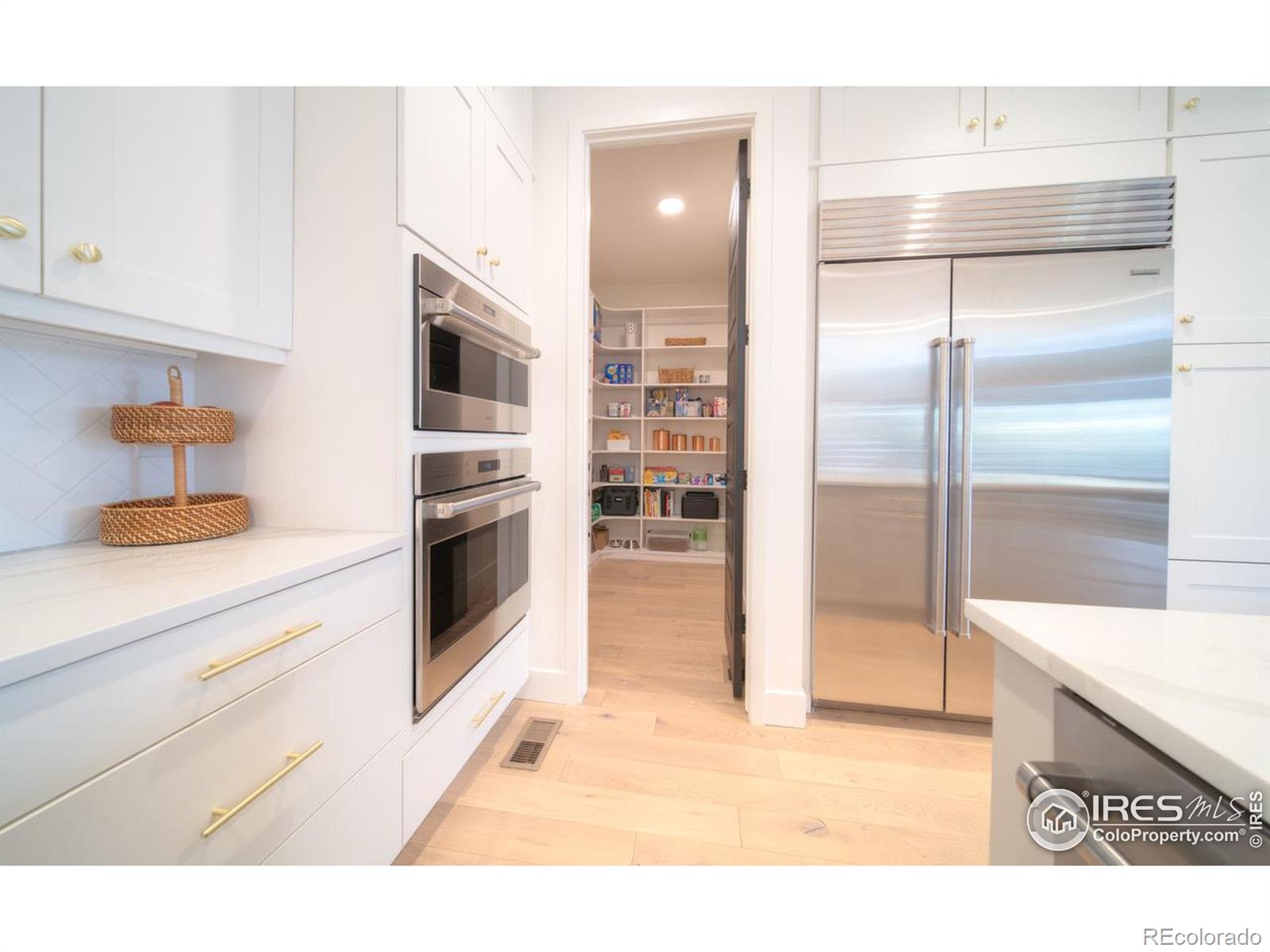 MLS Image #8 for 9415 e 58th drive,denver, Colorado
