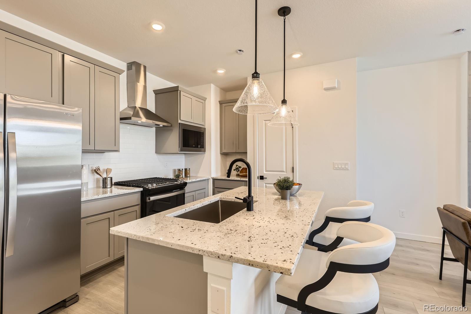 MLS Image #6 for 374 n geneva street,aurora, Colorado