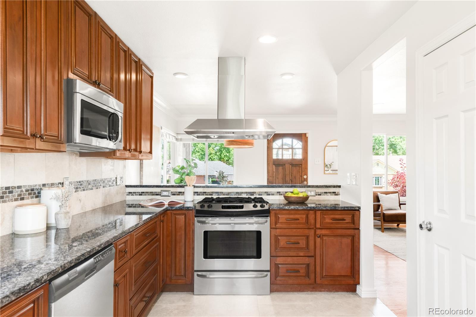 MLS Image #10 for 5044 w moncrieff place,denver, Colorado