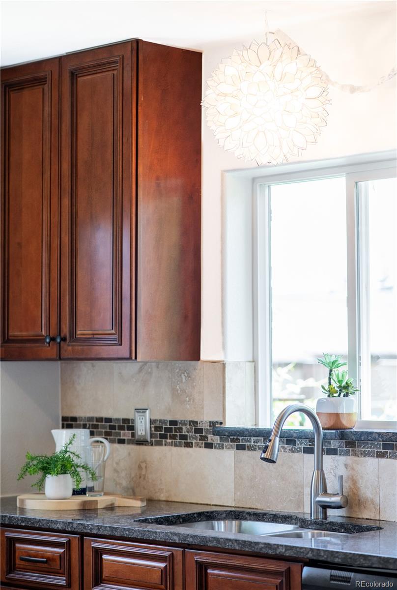 MLS Image #11 for 5044 w moncrieff place,denver, Colorado