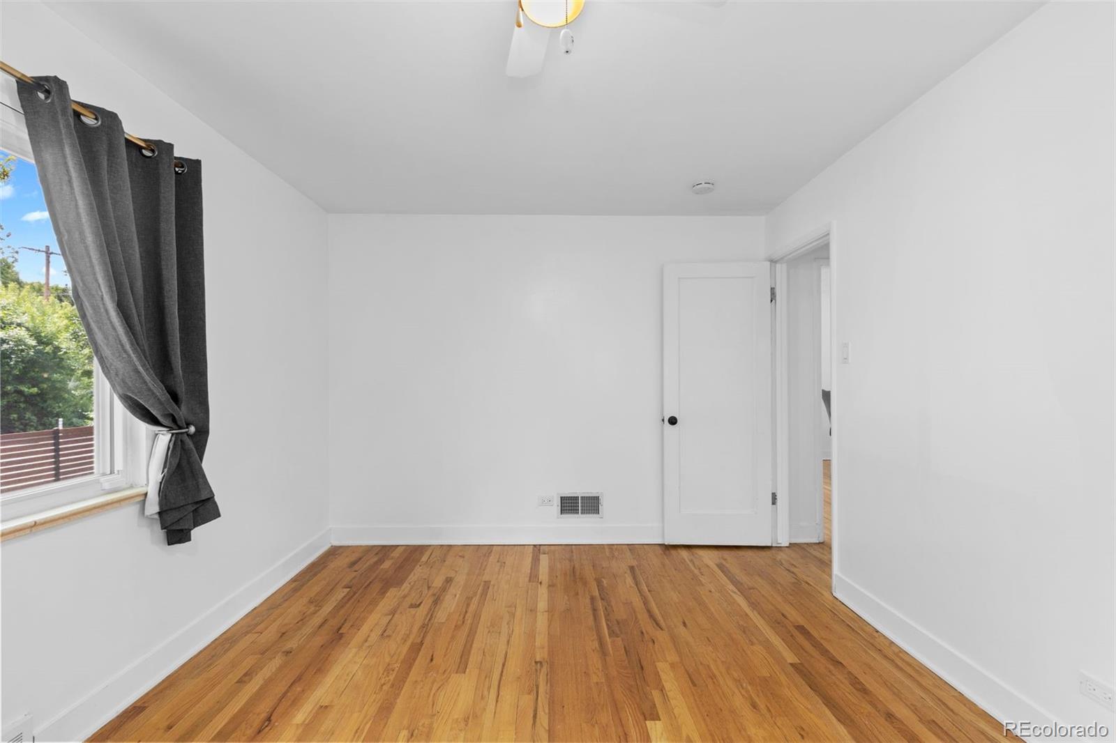 MLS Image #29 for 3209 e yale way,denver, Colorado