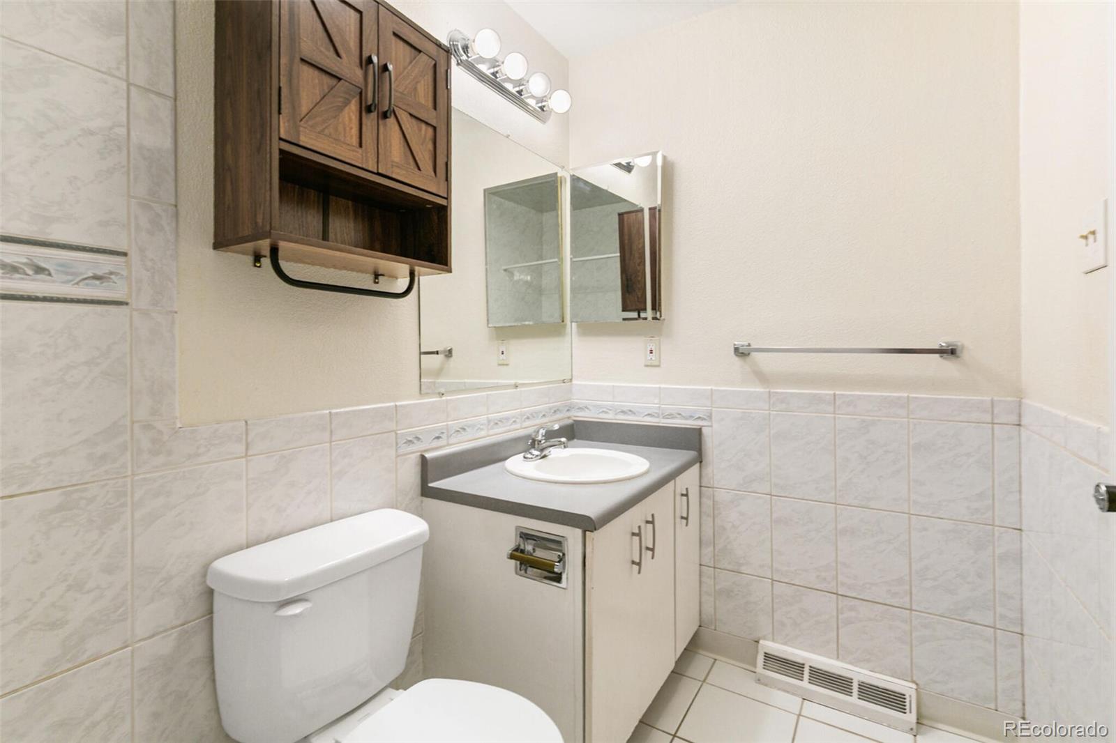 MLS Image #22 for 1250 s monaco parkway,denver, Colorado