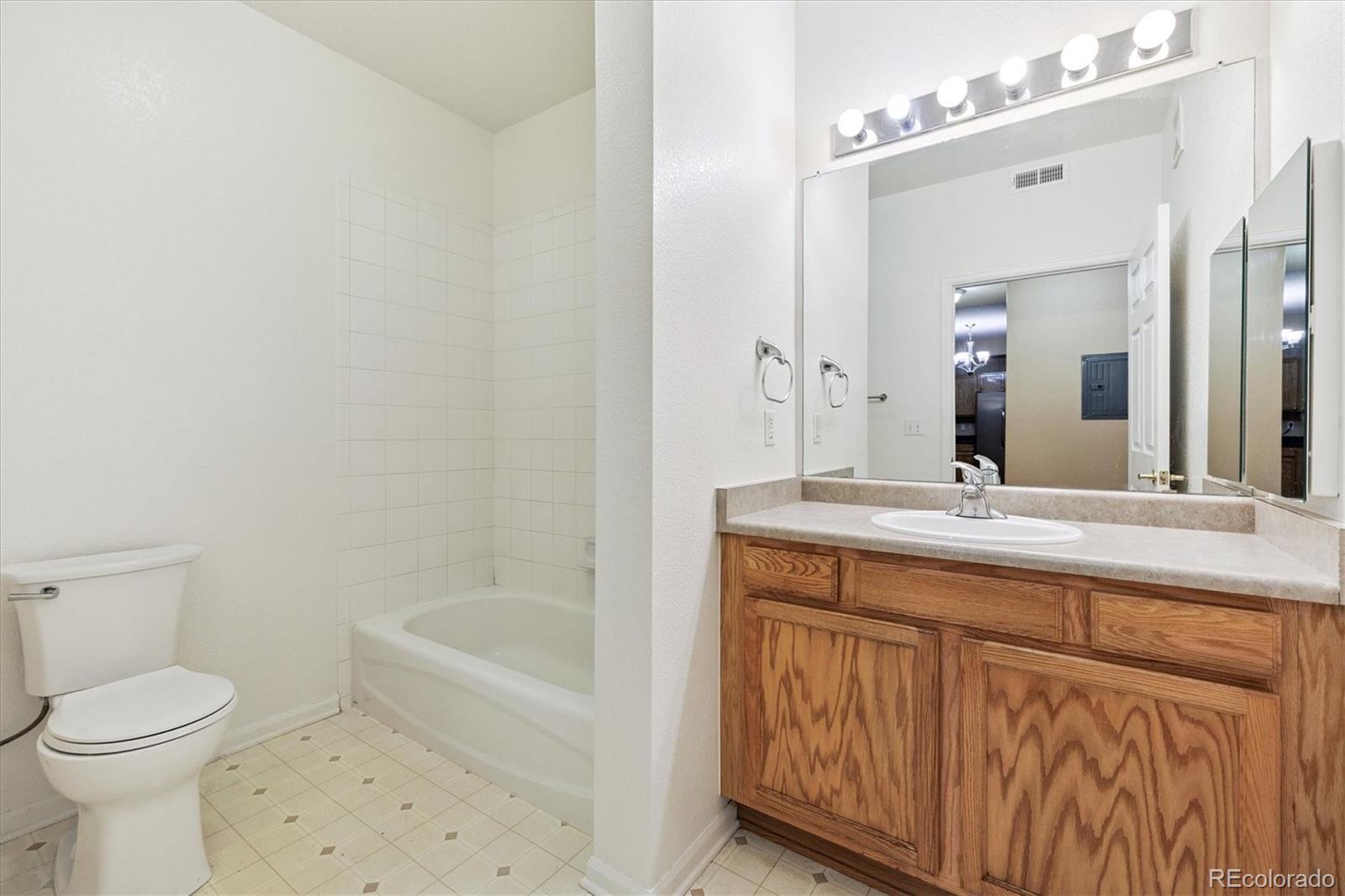 MLS Image #4 for 7111 s wenatchee way c,aurora, Colorado