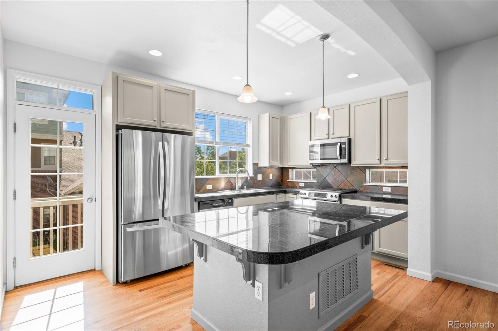 MLS Image #11 for 701 n roslyn street,denver, Colorado