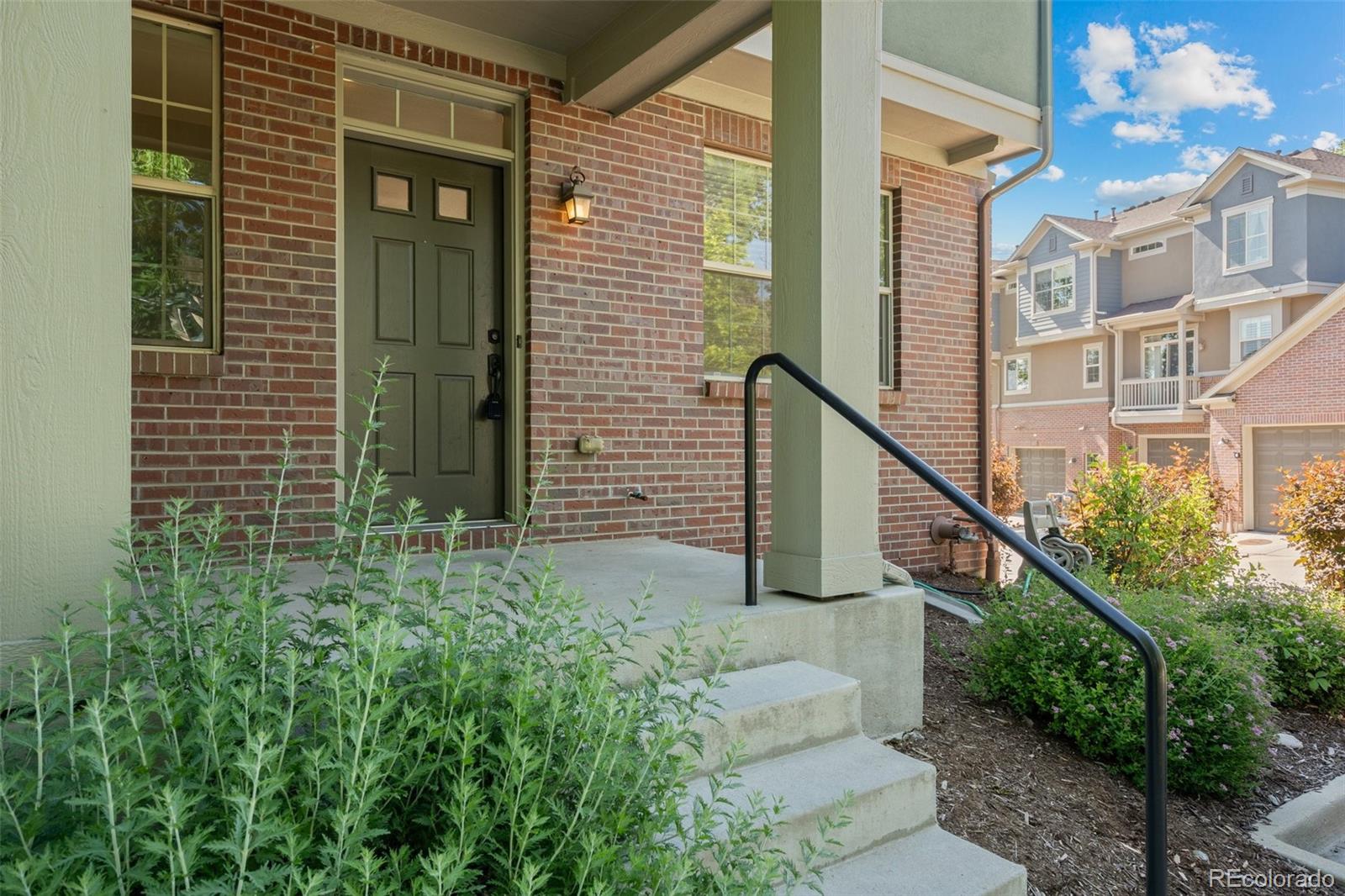 MLS Image #5 for 701 n roslyn street,denver, Colorado