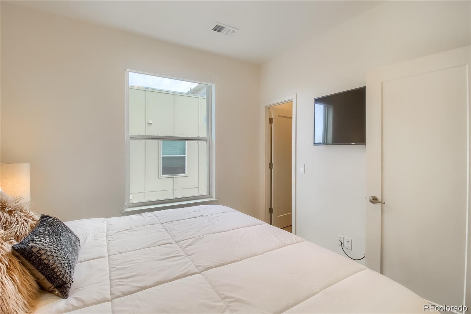 MLS Image #14 for 856  kalamath street,denver, Colorado