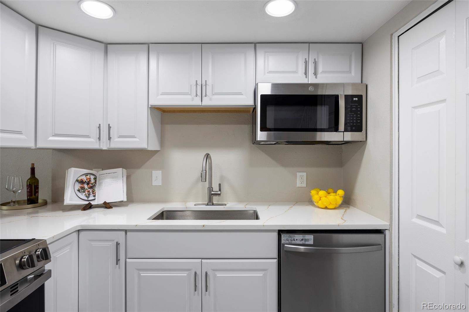 MLS Image #12 for 2856 s kenton court,aurora, Colorado