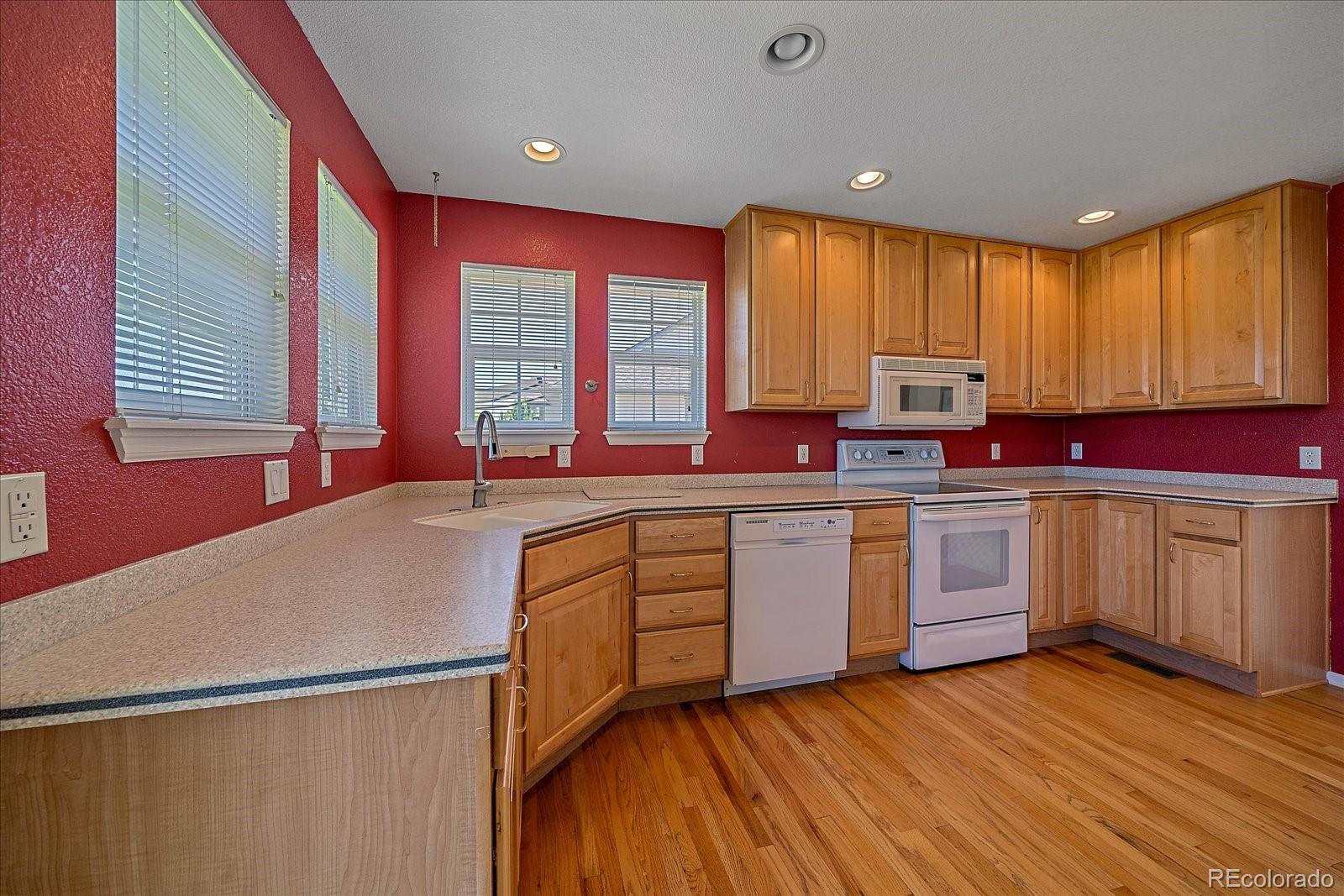 MLS Image #10 for 7912 s buchanan way,aurora, Colorado