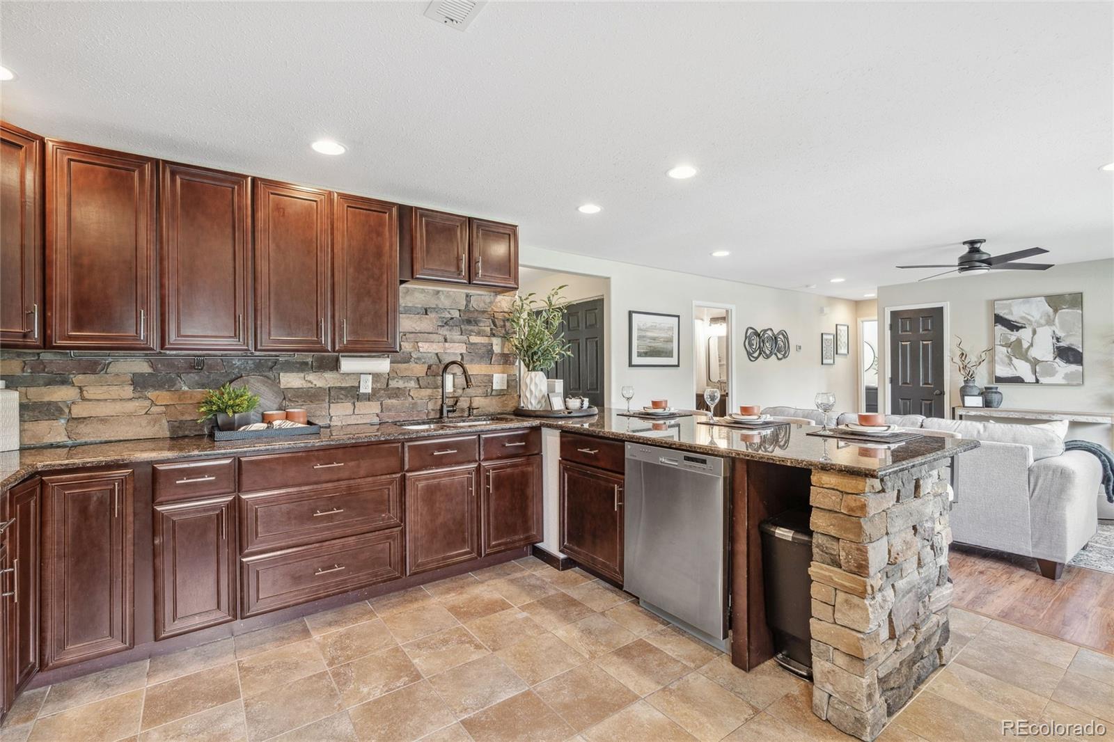 MLS Image #11 for 3064 s grape way,denver, Colorado