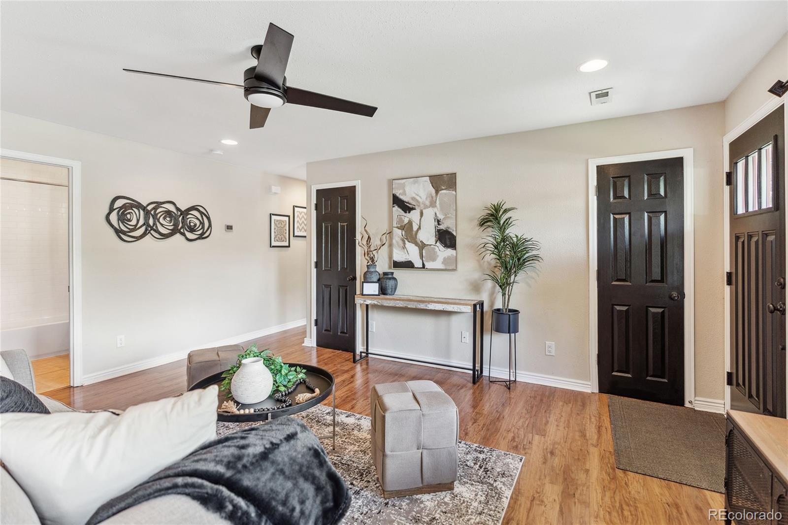 MLS Image #7 for 3064 s grape way,denver, Colorado