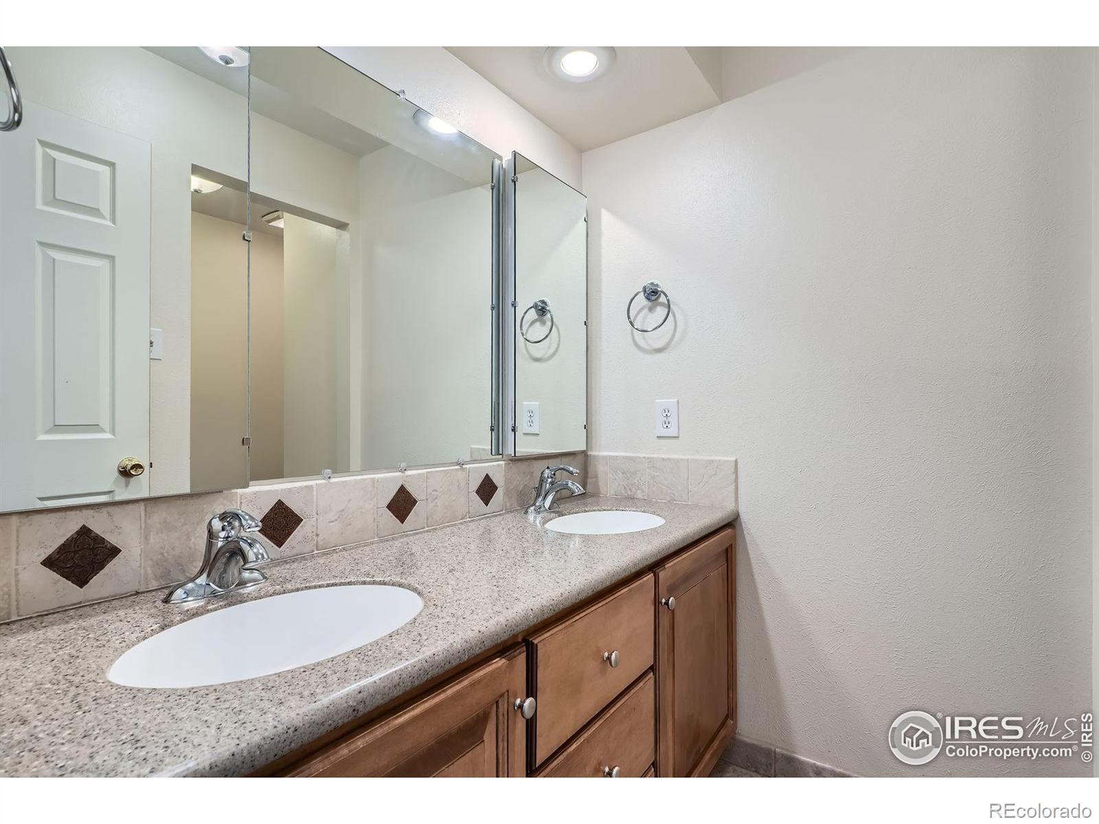 MLS Image #20 for 1951 s deframe way,lakewood, Colorado