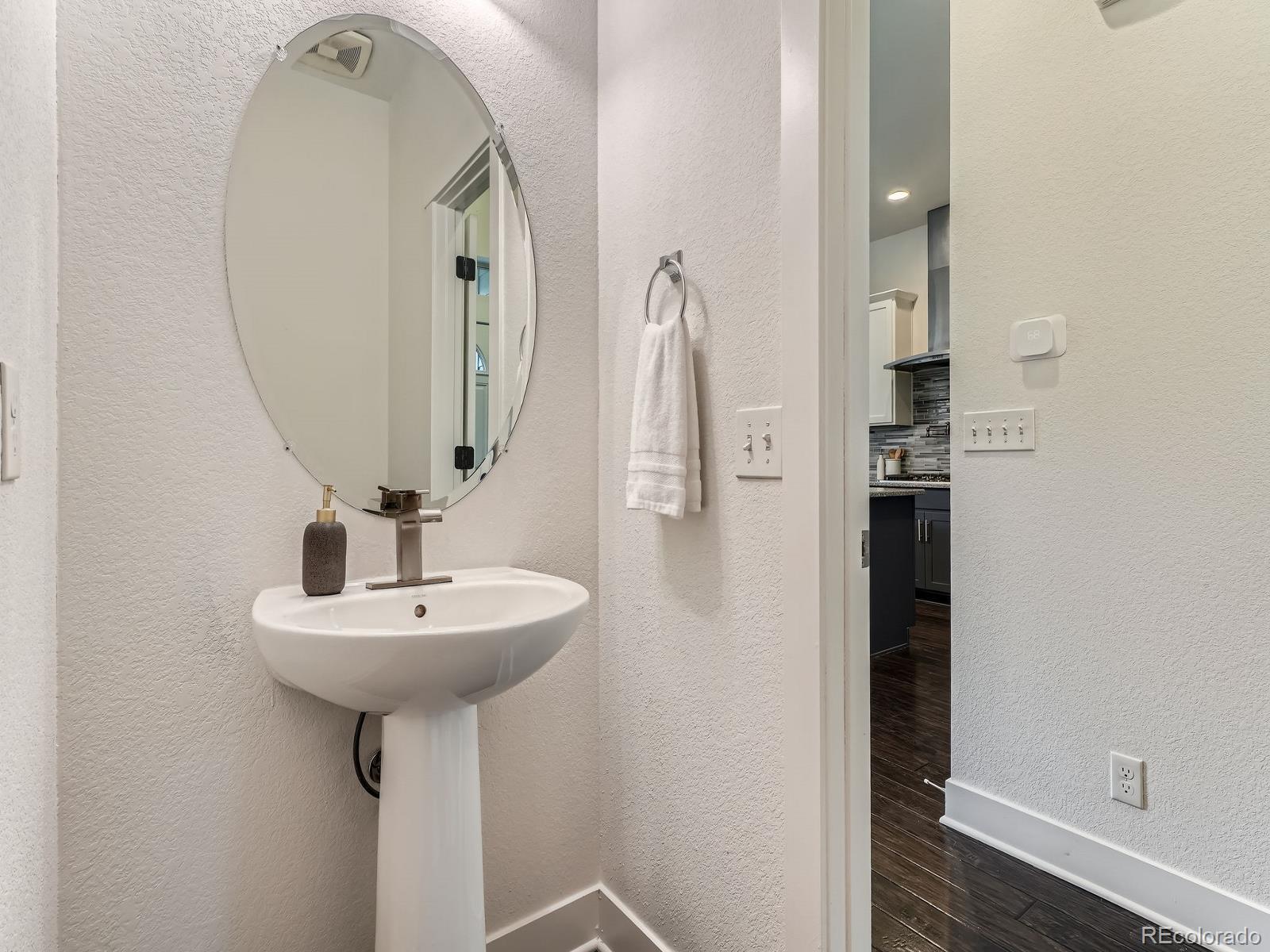 MLS Image #11 for 10479 e 25th drive,aurora, Colorado