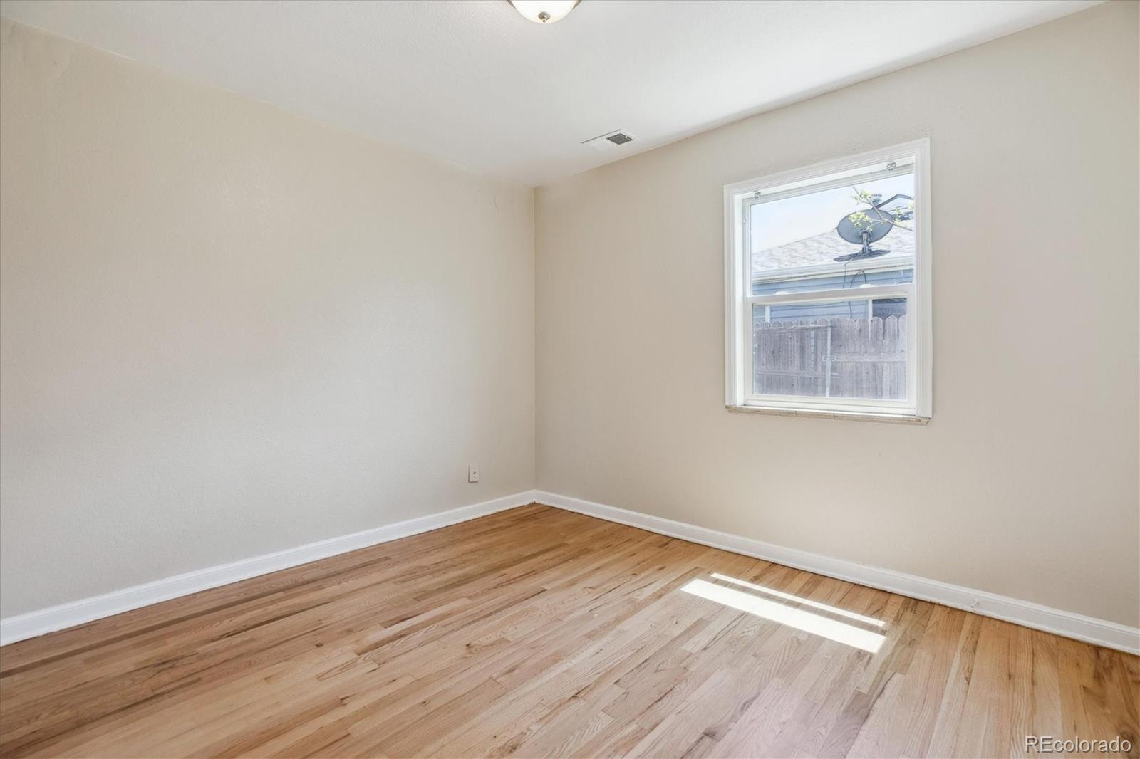 MLS Image #10 for 2340  geneva ,aurora, Colorado