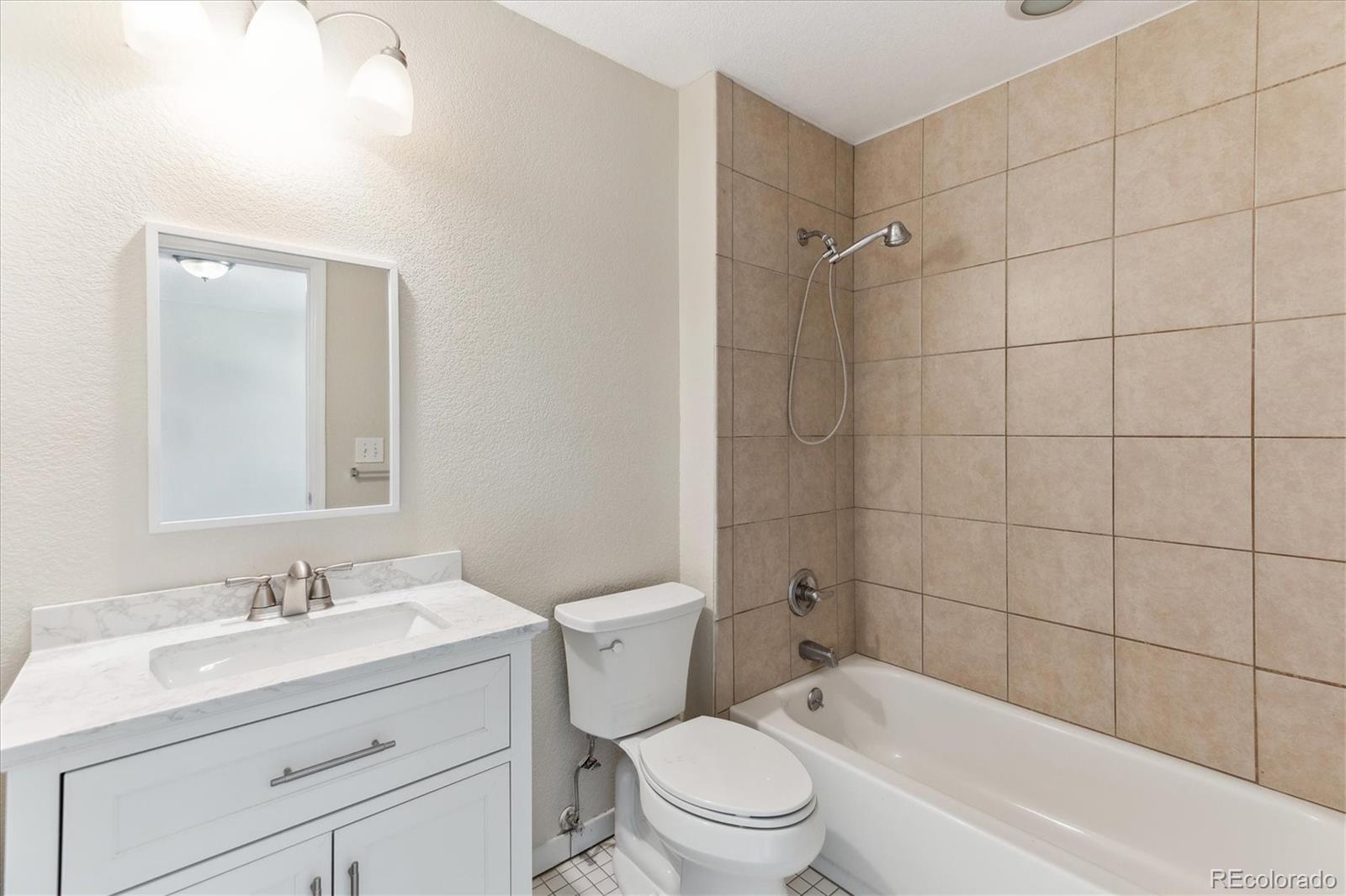 MLS Image #8 for 2340  geneva ,aurora, Colorado
