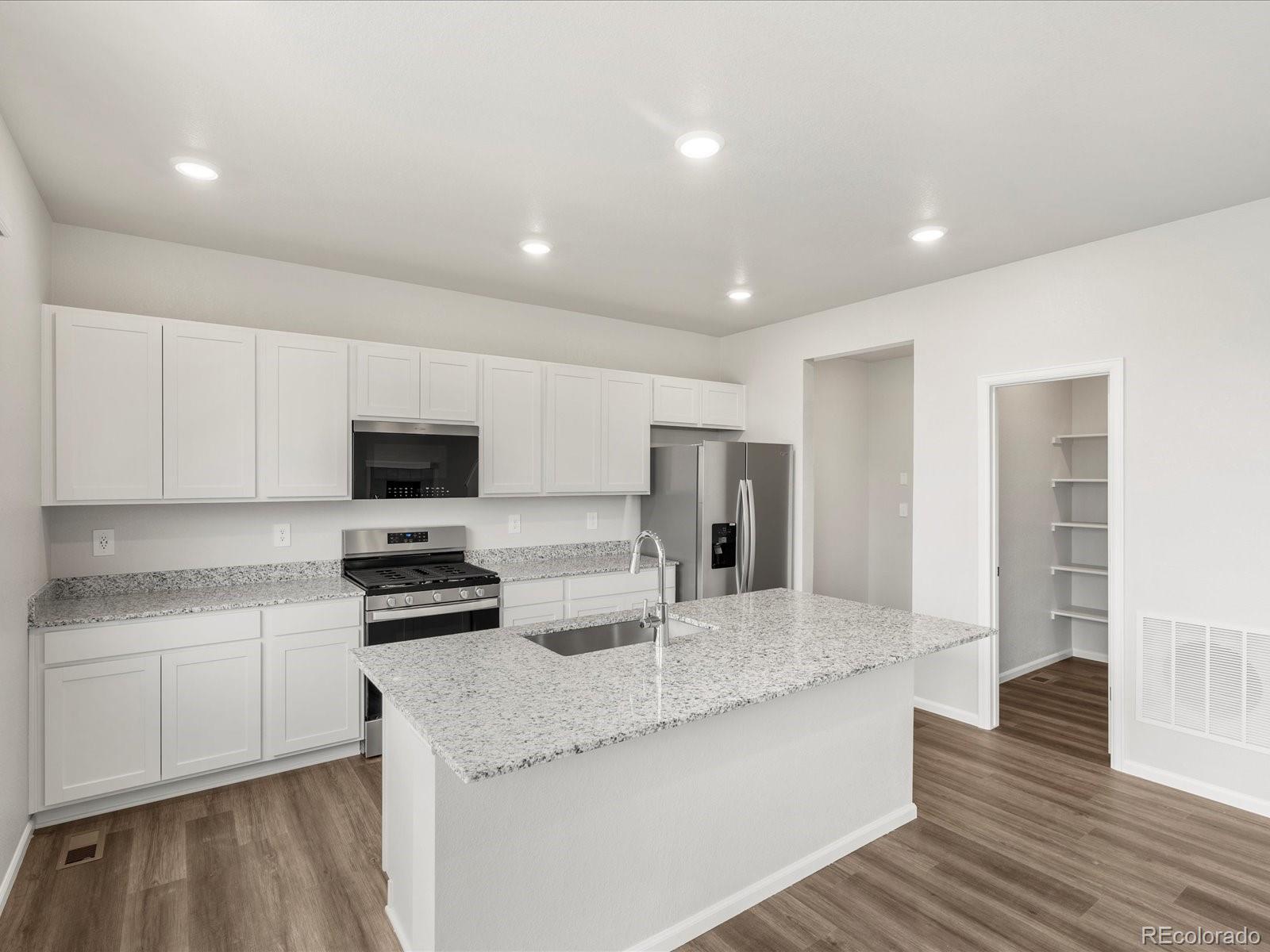 MLS Image #9 for 8807  sedalia street,commerce city, Colorado