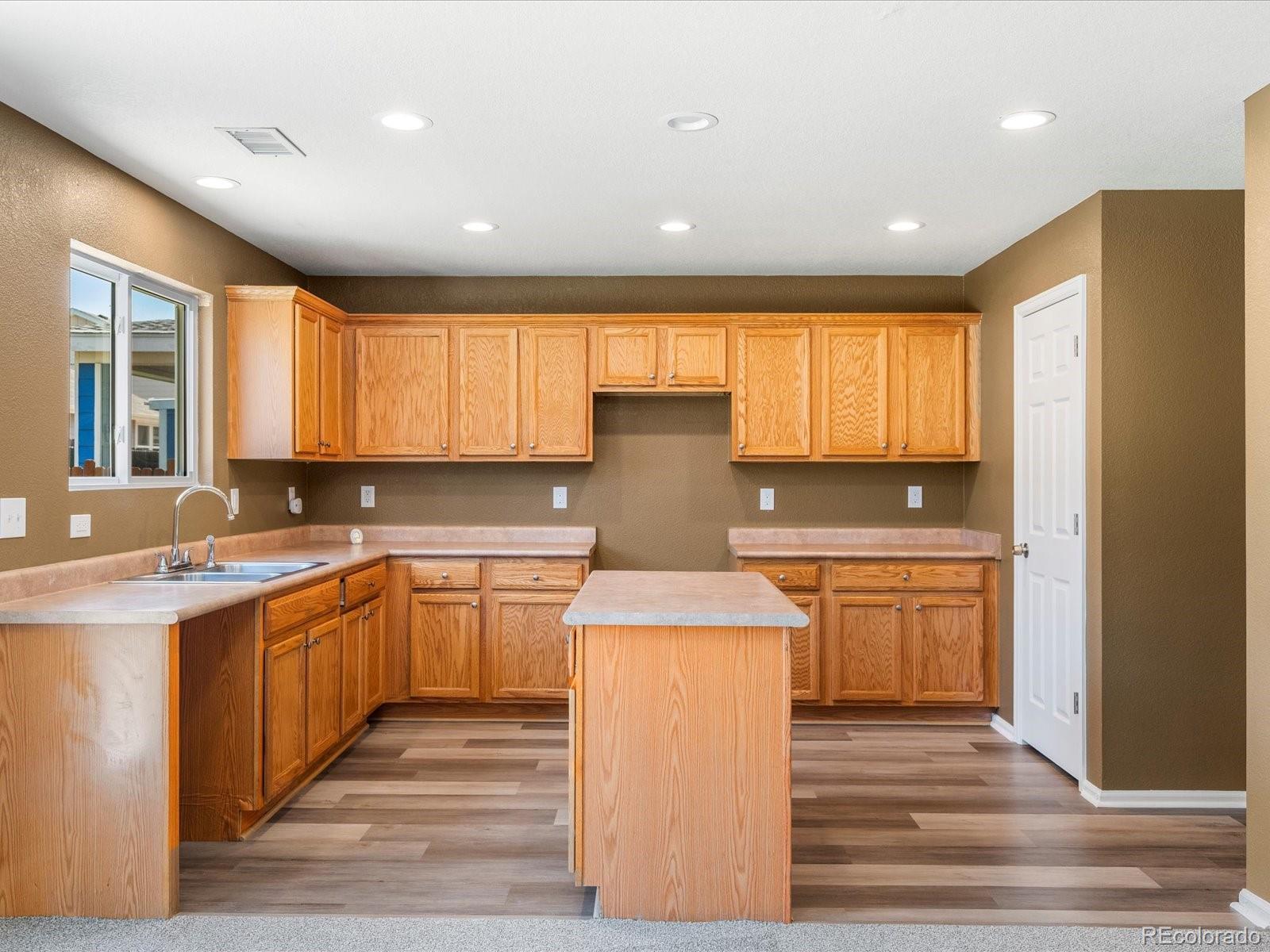 MLS Image #11 for 5572  kalispell street,denver, Colorado