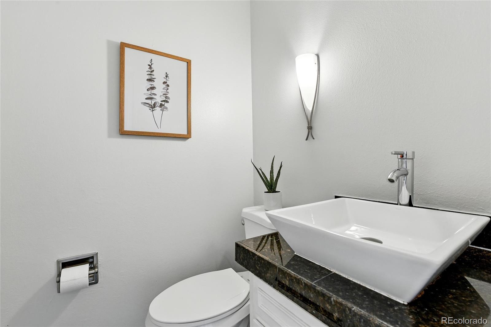 MLS Image #11 for 3884 s niagara way,denver, Colorado