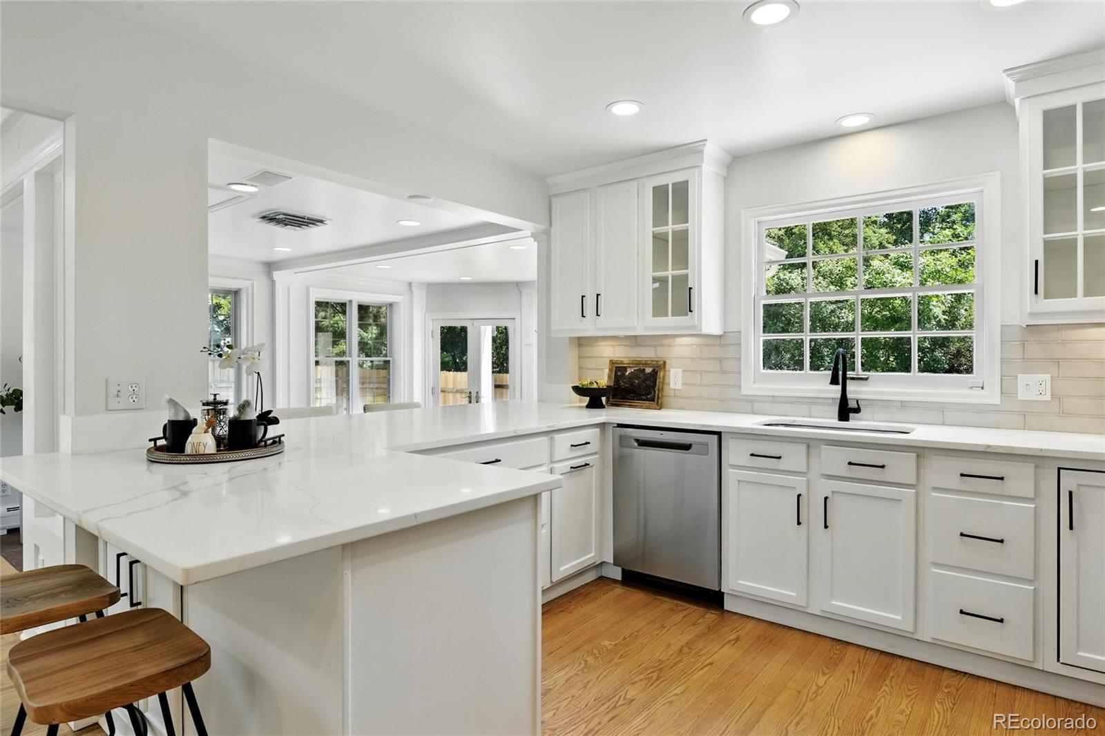 MLS Image #13 for 3884 s niagara way,denver, Colorado