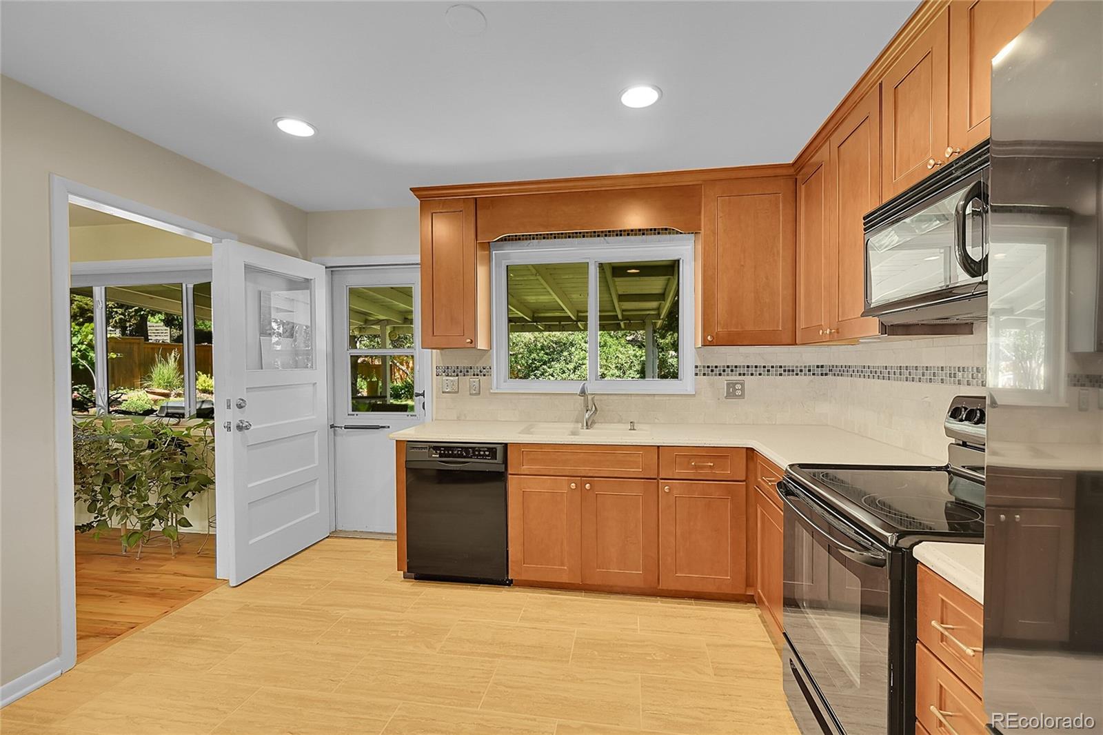 MLS Image #4 for 5047 s mabre court,littleton, Colorado