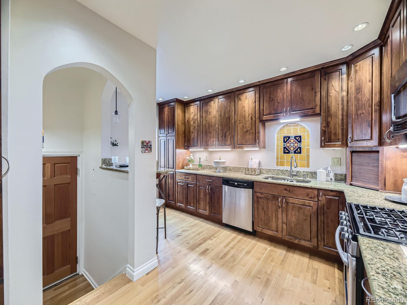 MLS Image #5 for 2260  leyden street,denver, Colorado