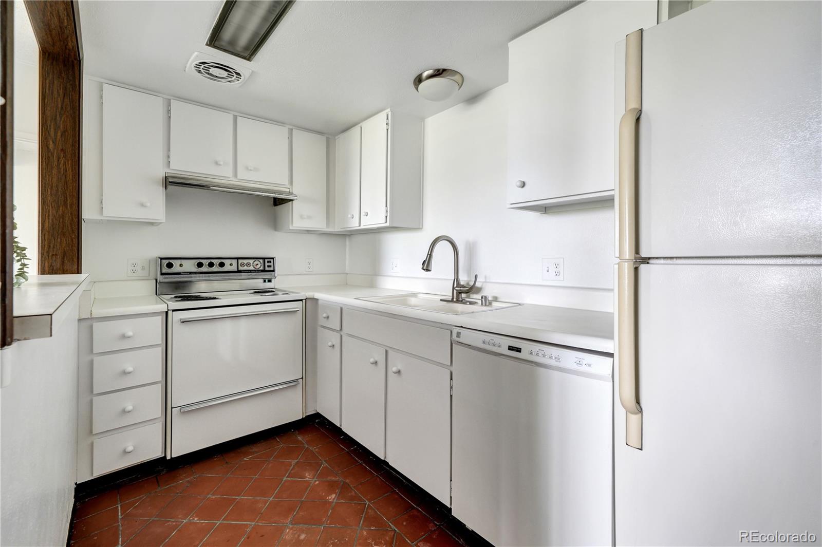 MLS Image #7 for 2525 s dayton way,denver, Colorado