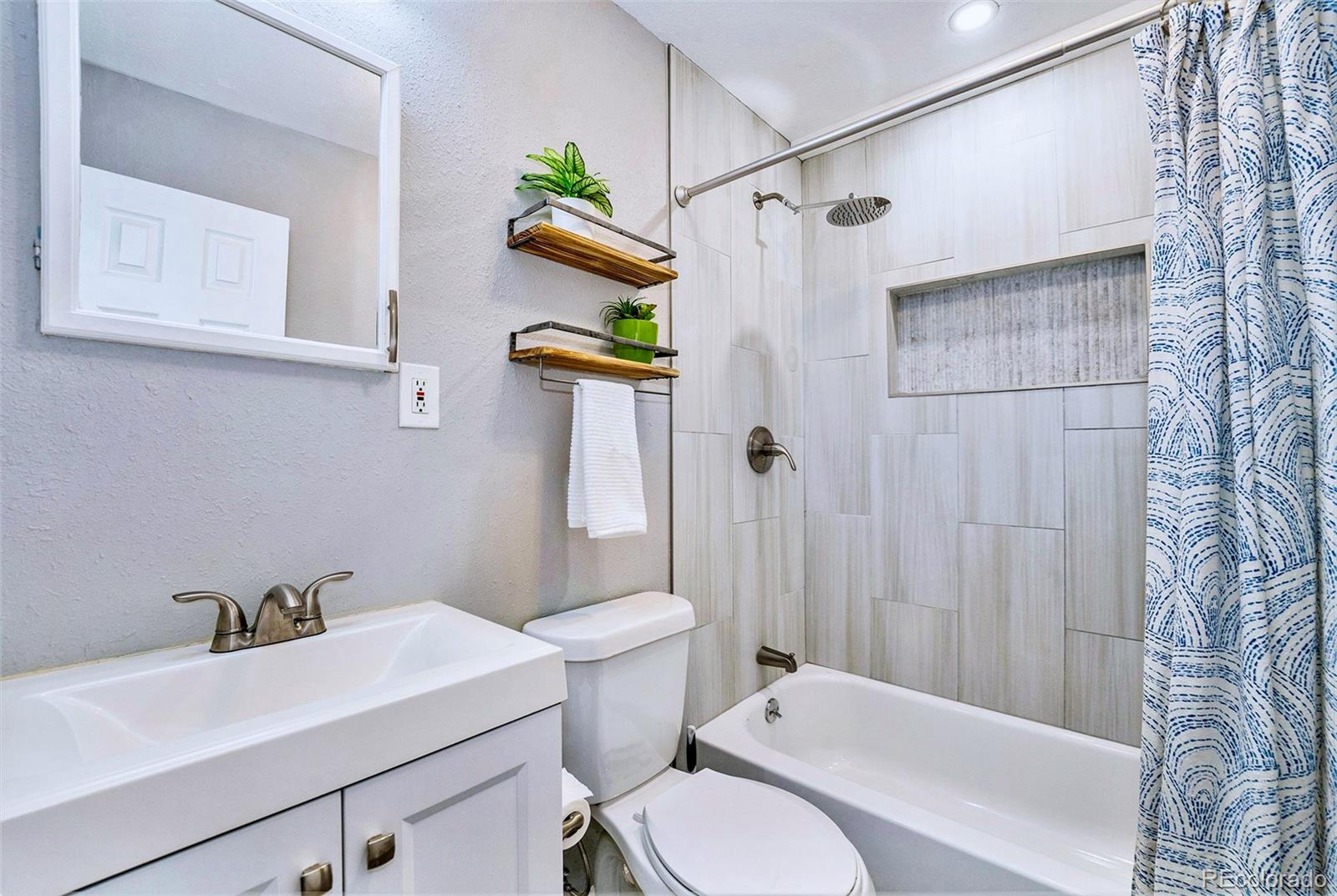 MLS Image #14 for 2530 s knox court,denver, Colorado