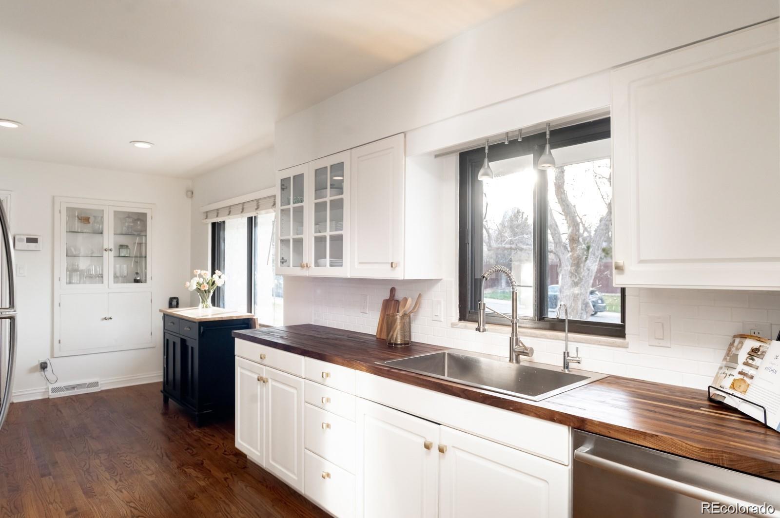 MLS Image #3 for 3004 s niagara way,denver, Colorado