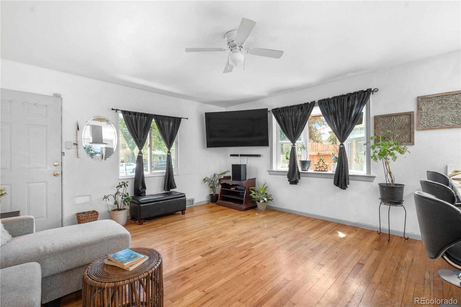MLS Image #13 for 935 s pecos way,denver, Colorado
