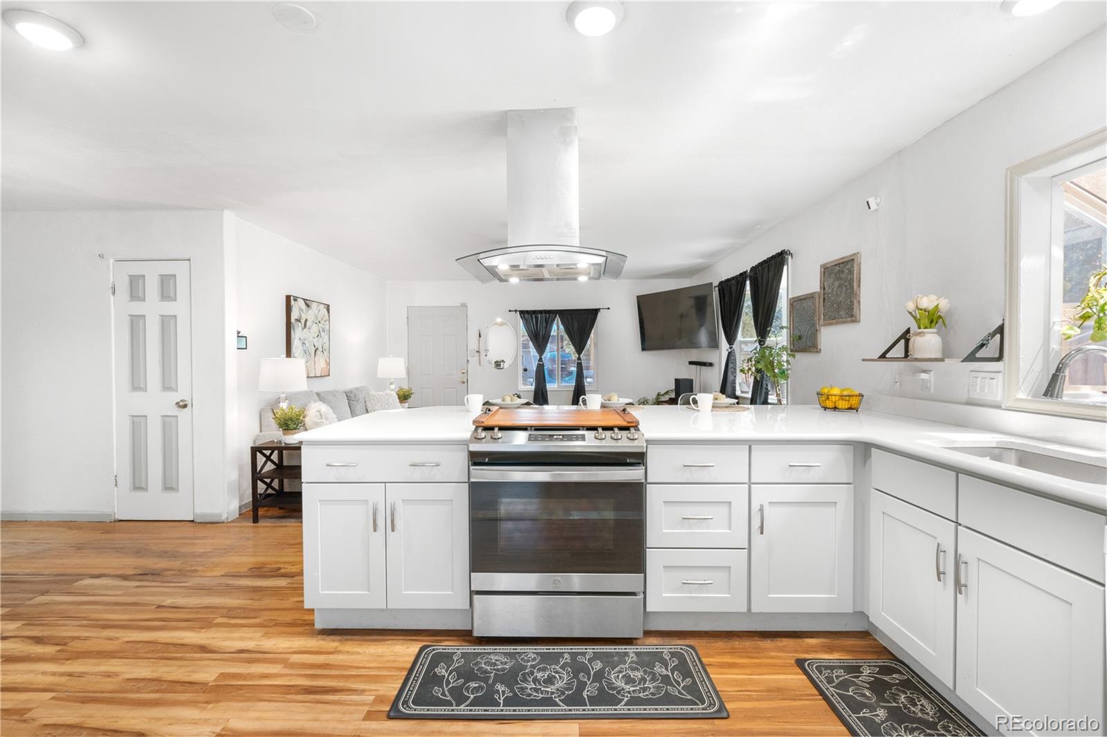 MLS Image #15 for 935 s pecos way,denver, Colorado