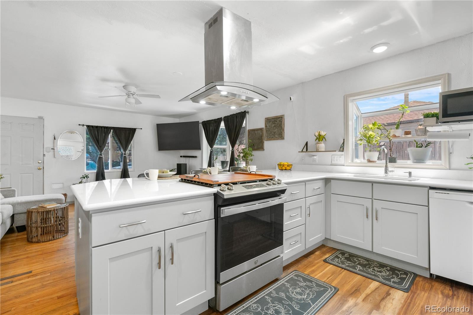 MLS Image #16 for 935 s pecos way,denver, Colorado