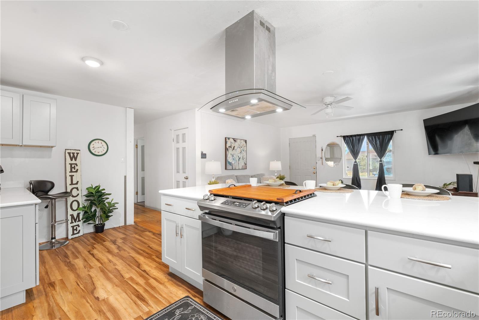 MLS Image #18 for 935 s pecos way,denver, Colorado
