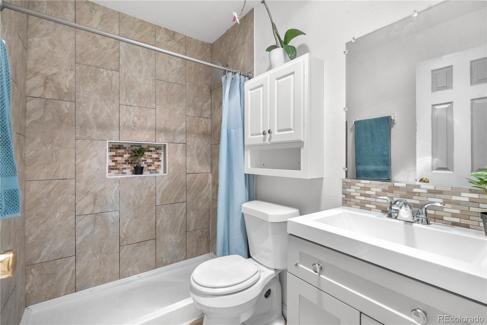 MLS Image #26 for 935 s pecos way,denver, Colorado