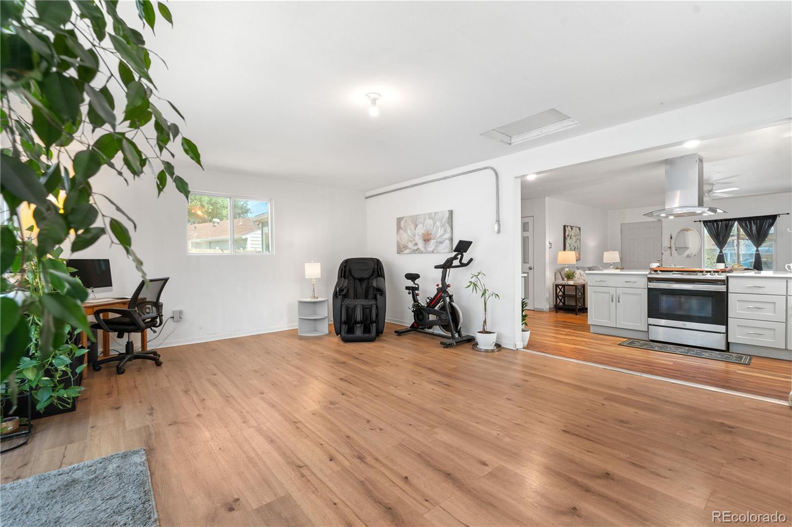 MLS Image #28 for 935 s pecos way,denver, Colorado