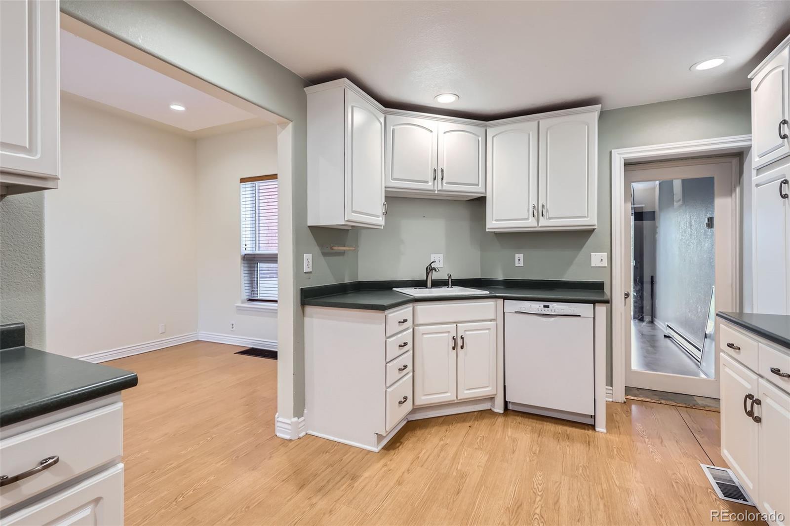 MLS Image #10 for 165 s ogden street,denver, Colorado
