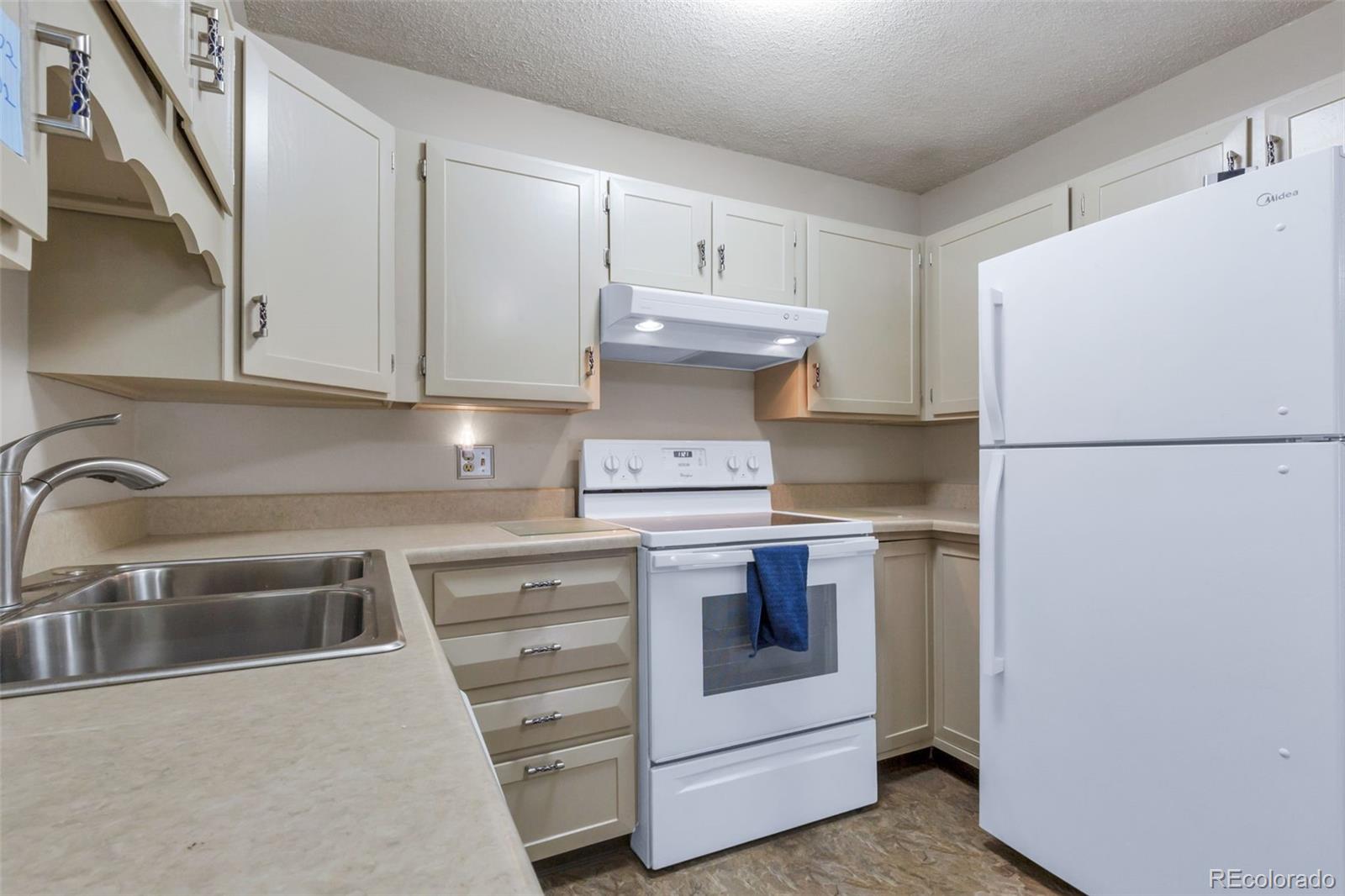 MLS Image #3 for 13606 e bates avenue 102,aurora, Colorado