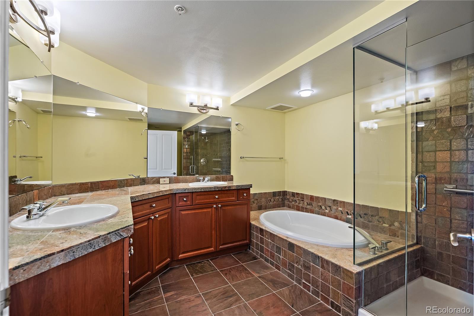MLS Image #13 for 8100 e union avenue 614,denver, Colorado