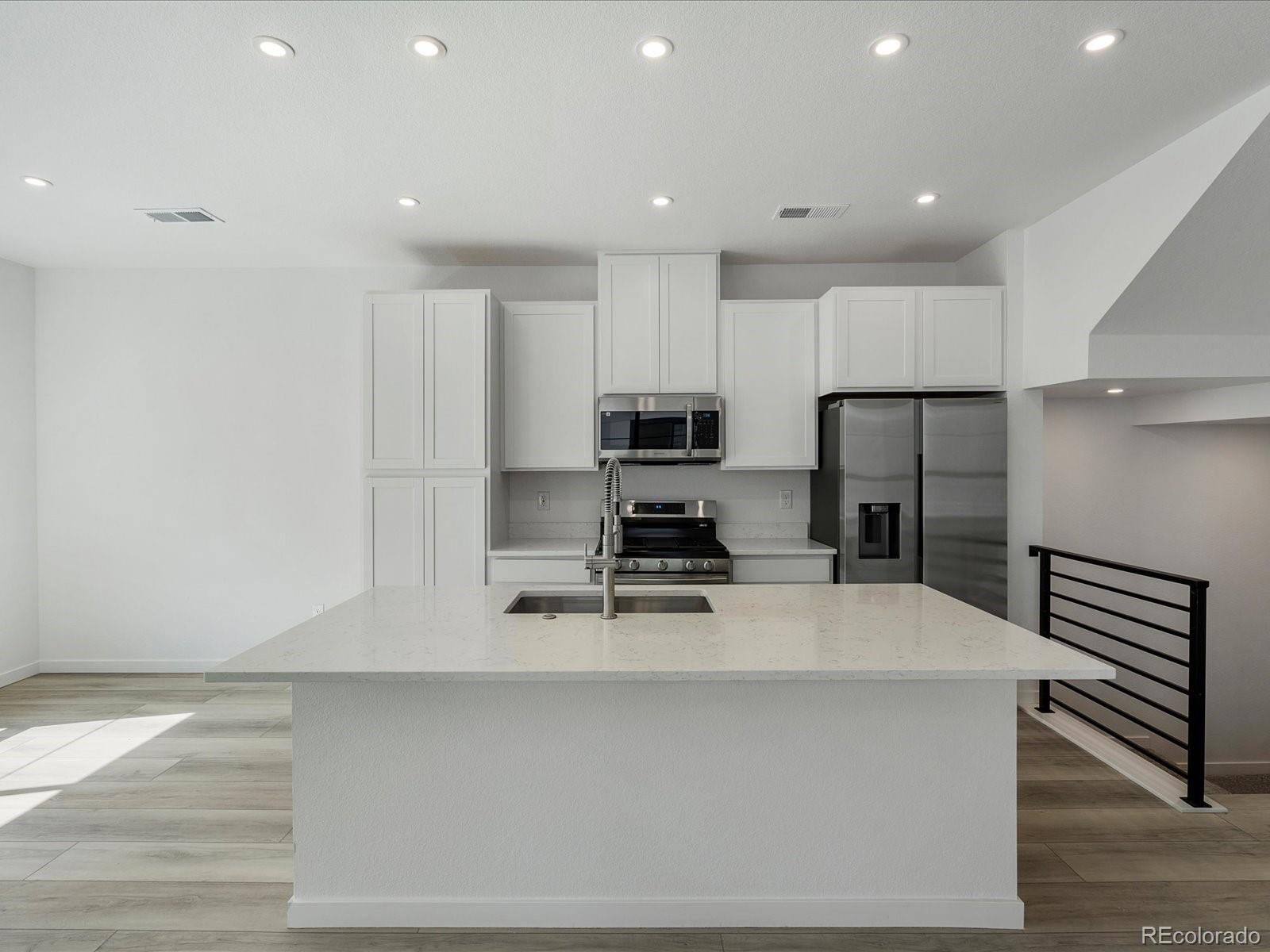MLS Image #11 for 2032 s holly street,denver, Colorado