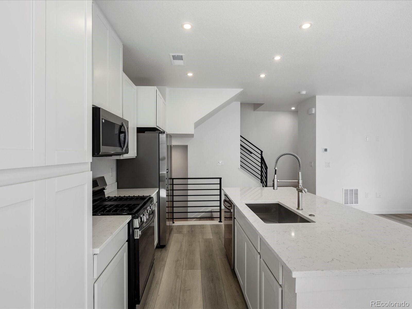 MLS Image #14 for 2032 s holly street,denver, Colorado