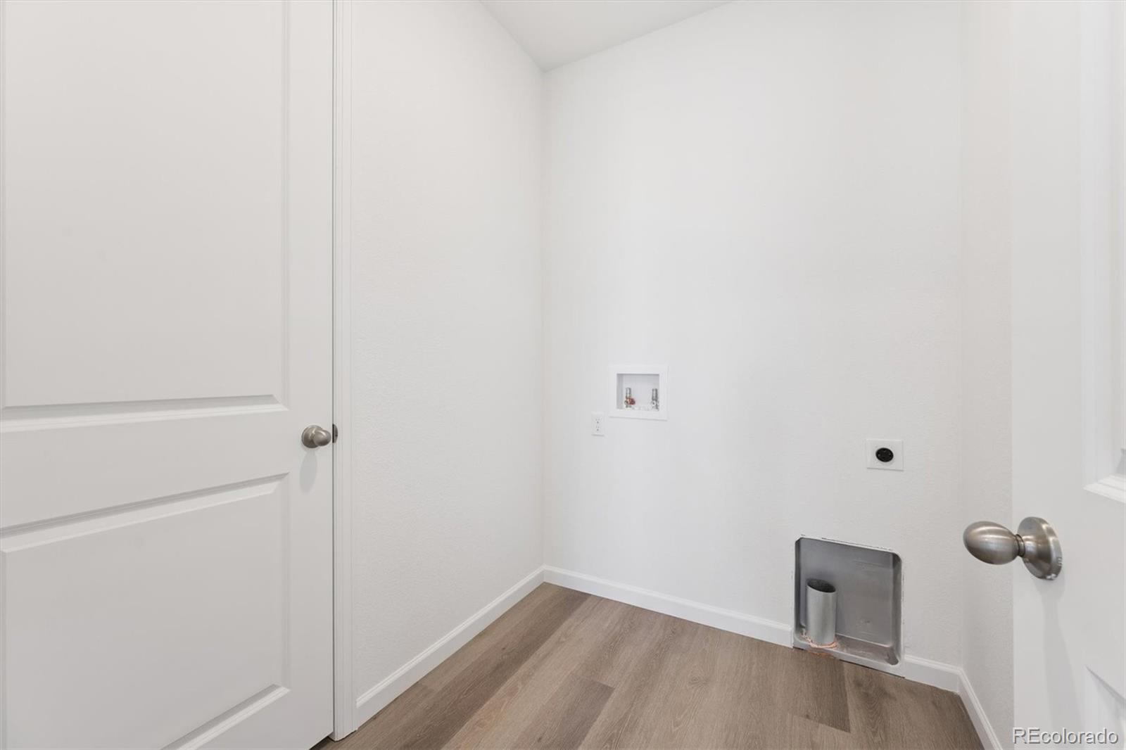 MLS Image #16 for 24745 e 41st avenue,aurora, Colorado