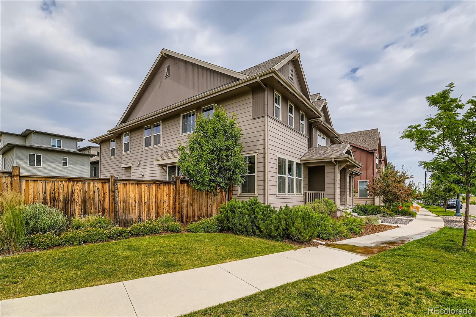 MLS Image #2 for 5975  hanover street,denver, Colorado