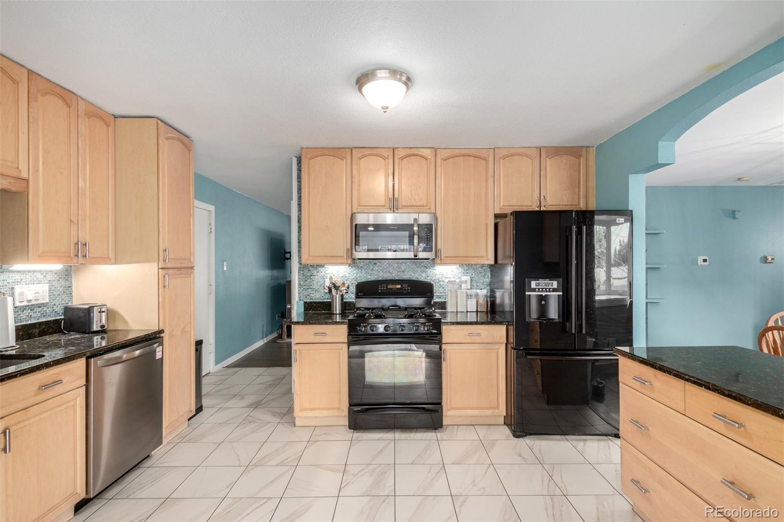 MLS Image #13 for 2733 s vrain street,denver, Colorado