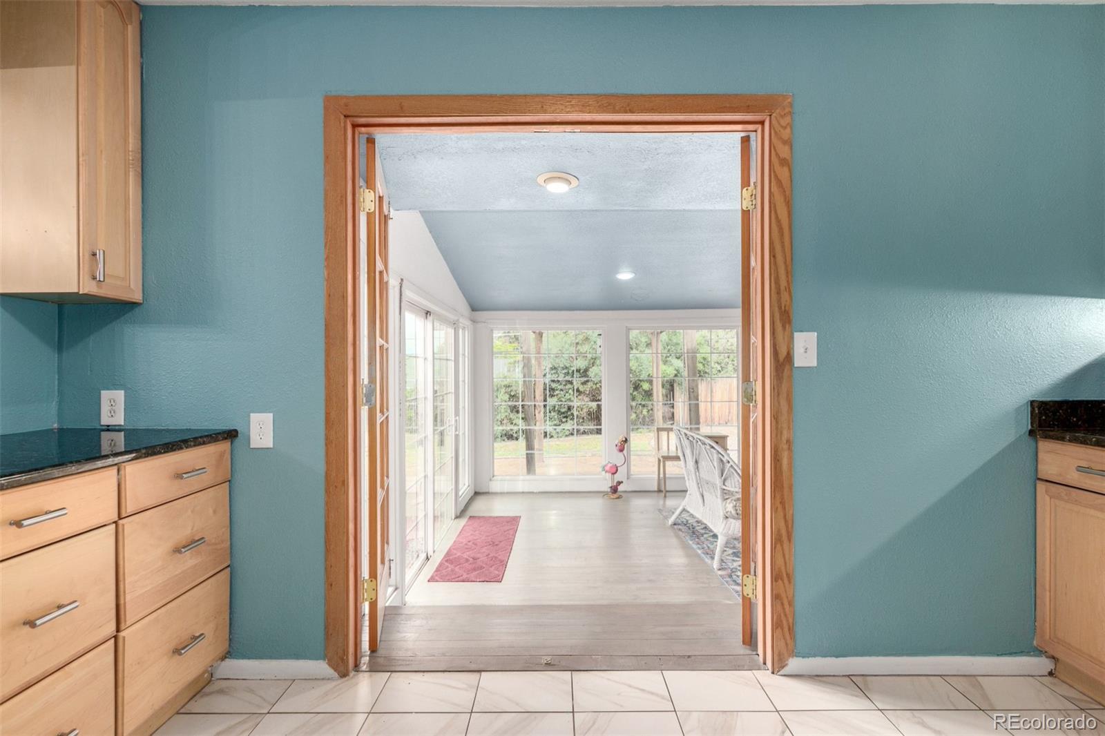 MLS Image #14 for 2733 s vrain street,denver, Colorado