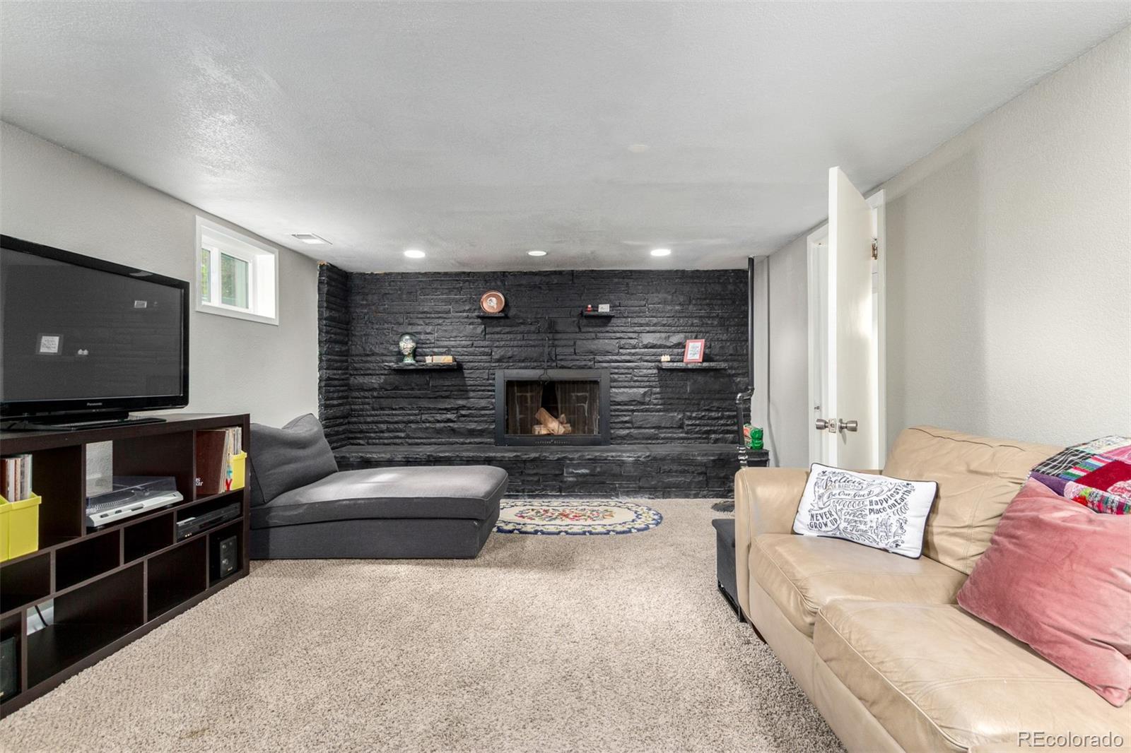 MLS Image #28 for 2733 s vrain street,denver, Colorado