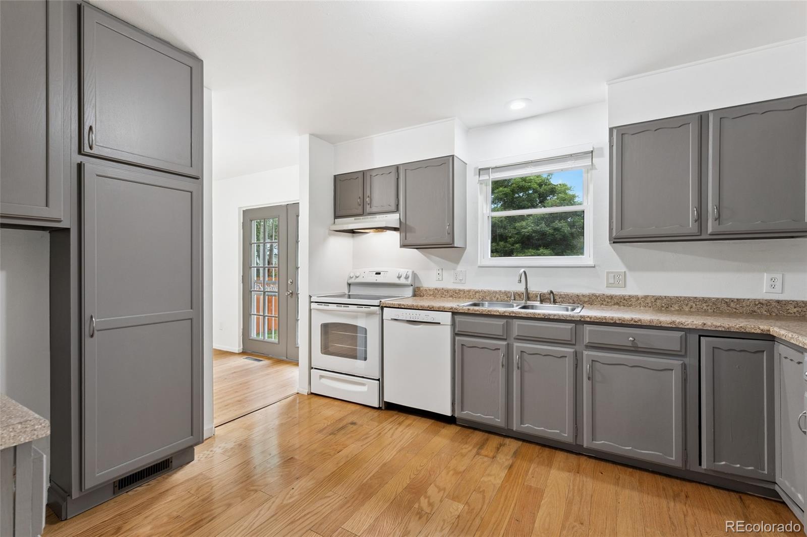 MLS Image #8 for 4617 s norfolk way,aurora, Colorado