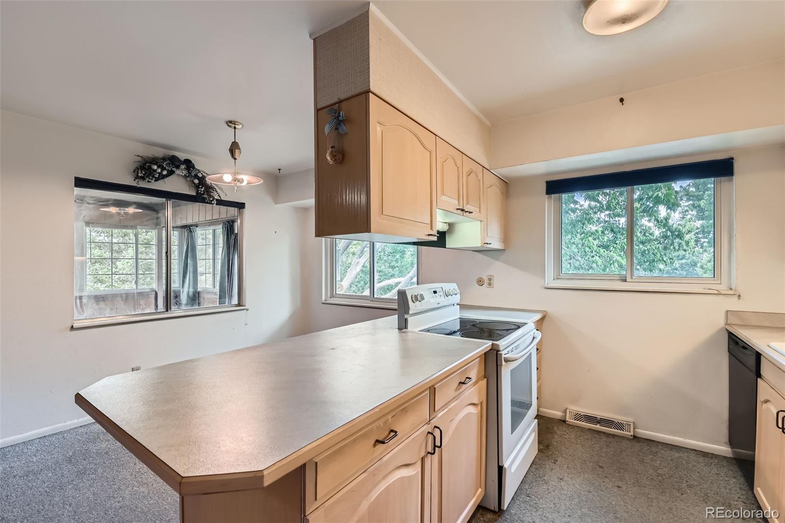 MLS Image #7 for 2122 s yank way,lakewood, Colorado