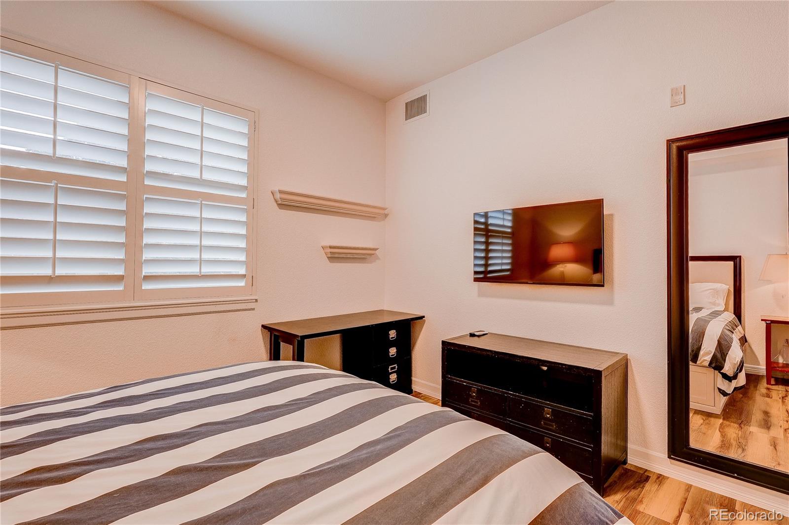MLS Image #10 for 2200 s university boulevard,denver, Colorado
